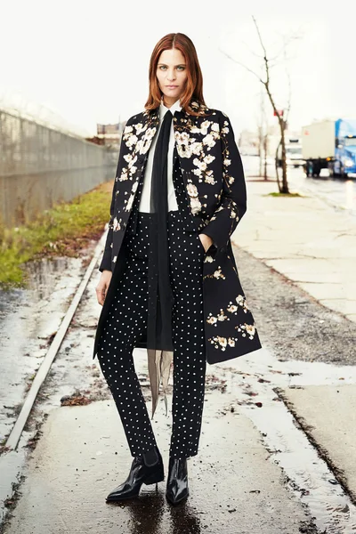 Look 10
